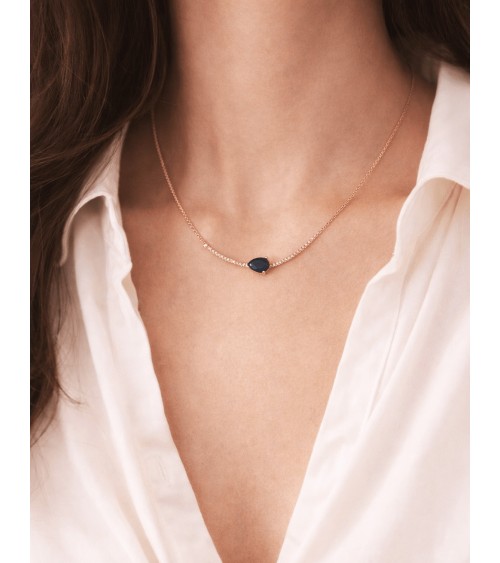 Collier en arc de cercle en plaqué or avec oxydes de zirconium blancs et goutte en verre bleu saphir