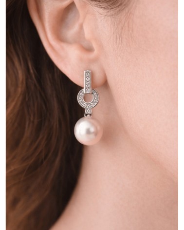 Boucles d'oreilles en argent 925/1000 rhodié avec anneau serti d'oxydes de zirconium  et perle synthétique