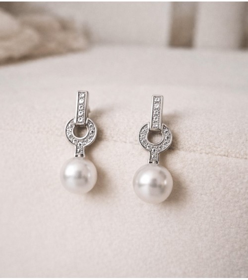 Boucles d'oreilles en argent 925/1000 rhodié avec anneau serti d'oxydes de zirconium  et perle synthétique
