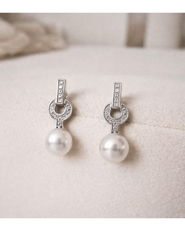 Boucles d'oreilles en argent 925/1000 rhodié avec anneau serti d'oxydes de zirconium  et perle synthétique