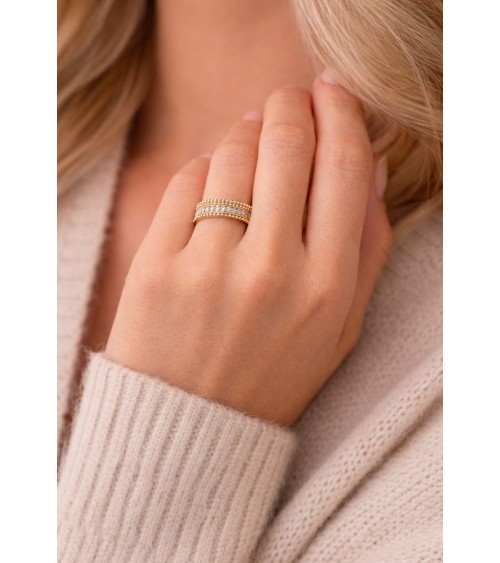 Bague anneau en plaqué or avec un rang d'oxydes de zirconium, les autres rangs boules