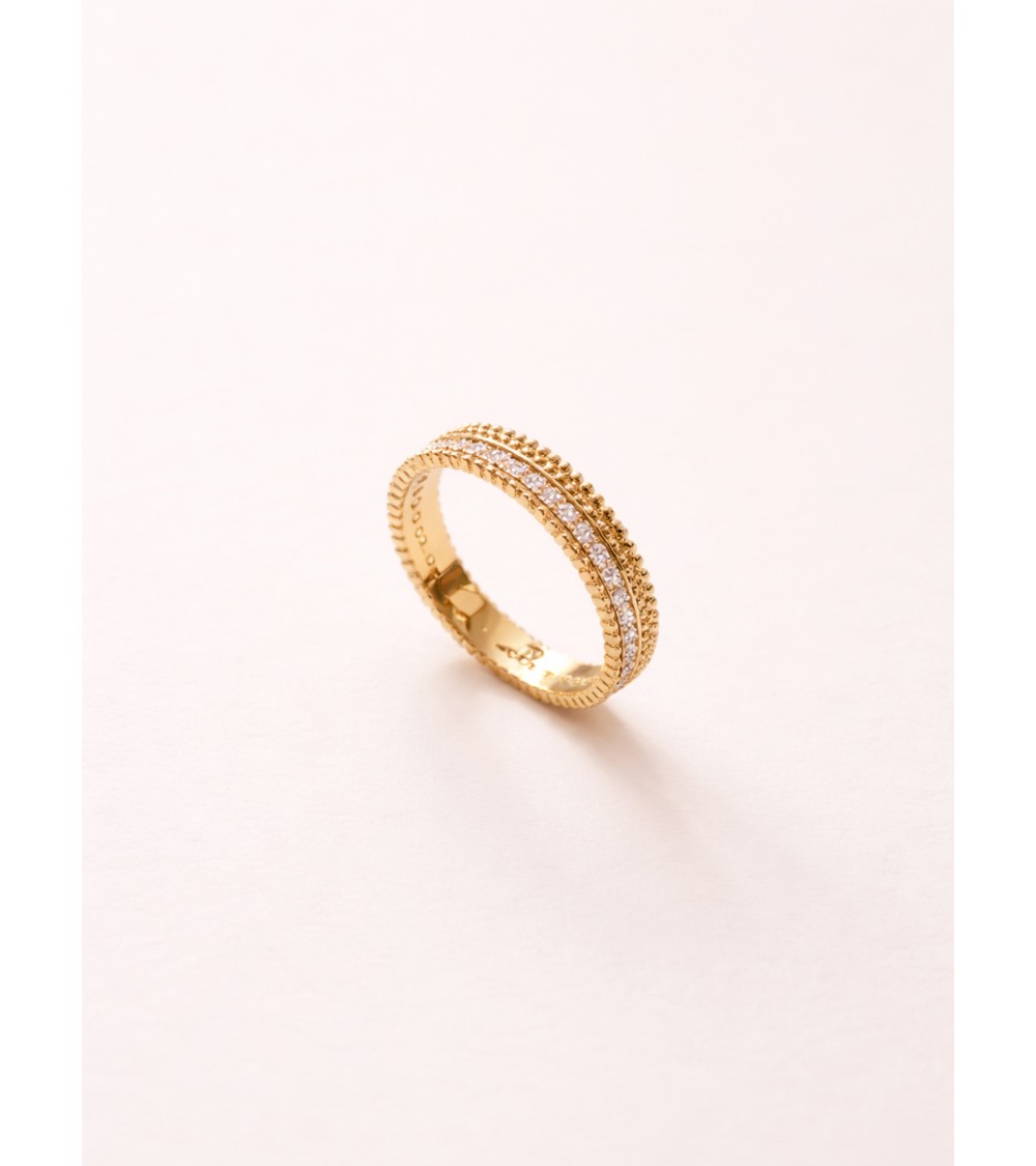 Bague anneau en plaqué or avec un rang d'oxydes de zirconium, les autres rangs boules