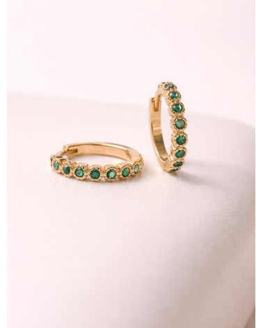 Mini créoles en plaqué or serties d'oxydes de zirconium teintés vert