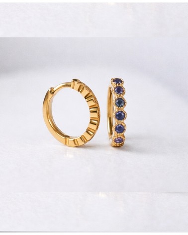 Mini créoles en plaqué or serties d'oxydes de zirconium teintés bleu marine