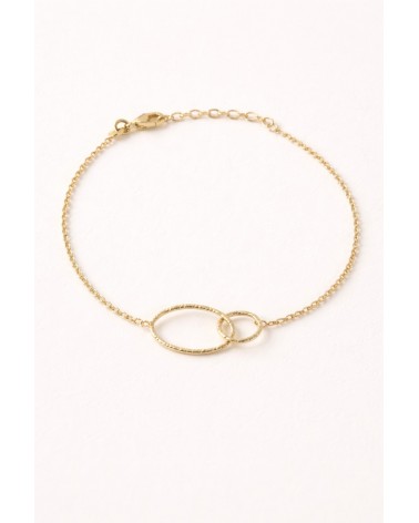 Bracelet en plaqué or avec un anneau ovale et un rond striés entremêlés