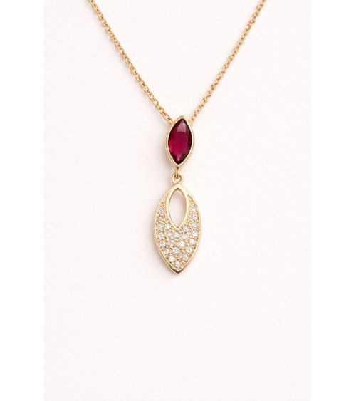 Collier forme amande en plaqué or, oxydes de zirconium et verre couleur rubis