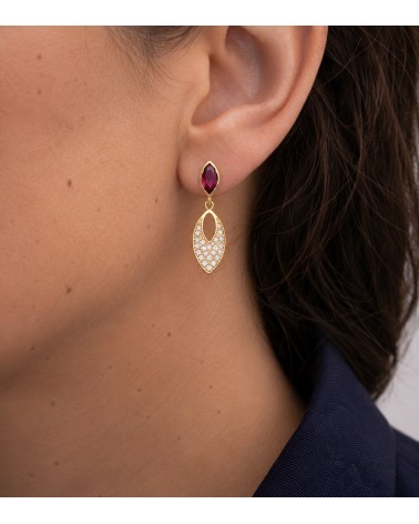 Boucles d’oreilles amande en plaqué or, verre couleur rubis et oxydes de zirconium