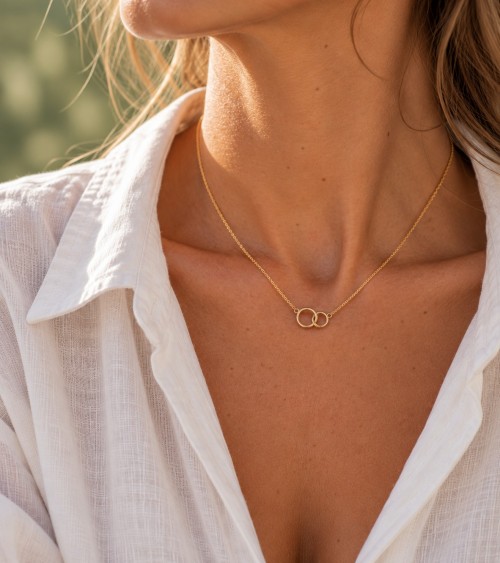Collier plaqué or deux anneaux entrelacés