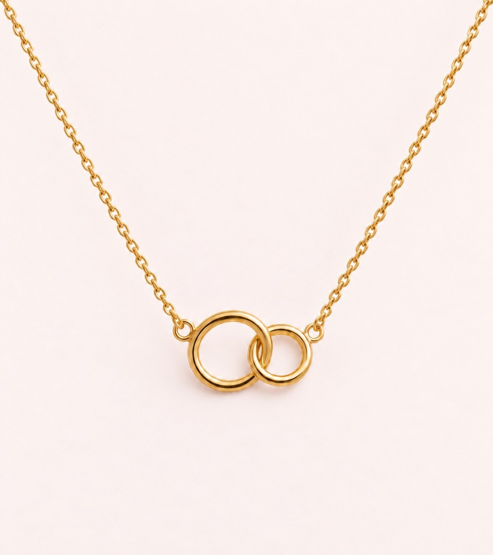 Collier plaqué or deux anneaux entrelacés