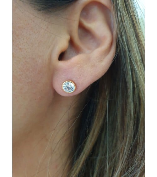 Boucles d'oreilles en plaqué or serties clos avec oxydes de zirconium blancs, avec poussettes (diamètre 6 mm)