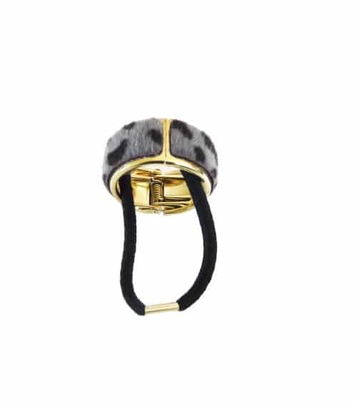 Chouchou élastique avec un anneau en métal doré (diamètre 3 cm) recouvert de fourrure synthétique "léopard gris"