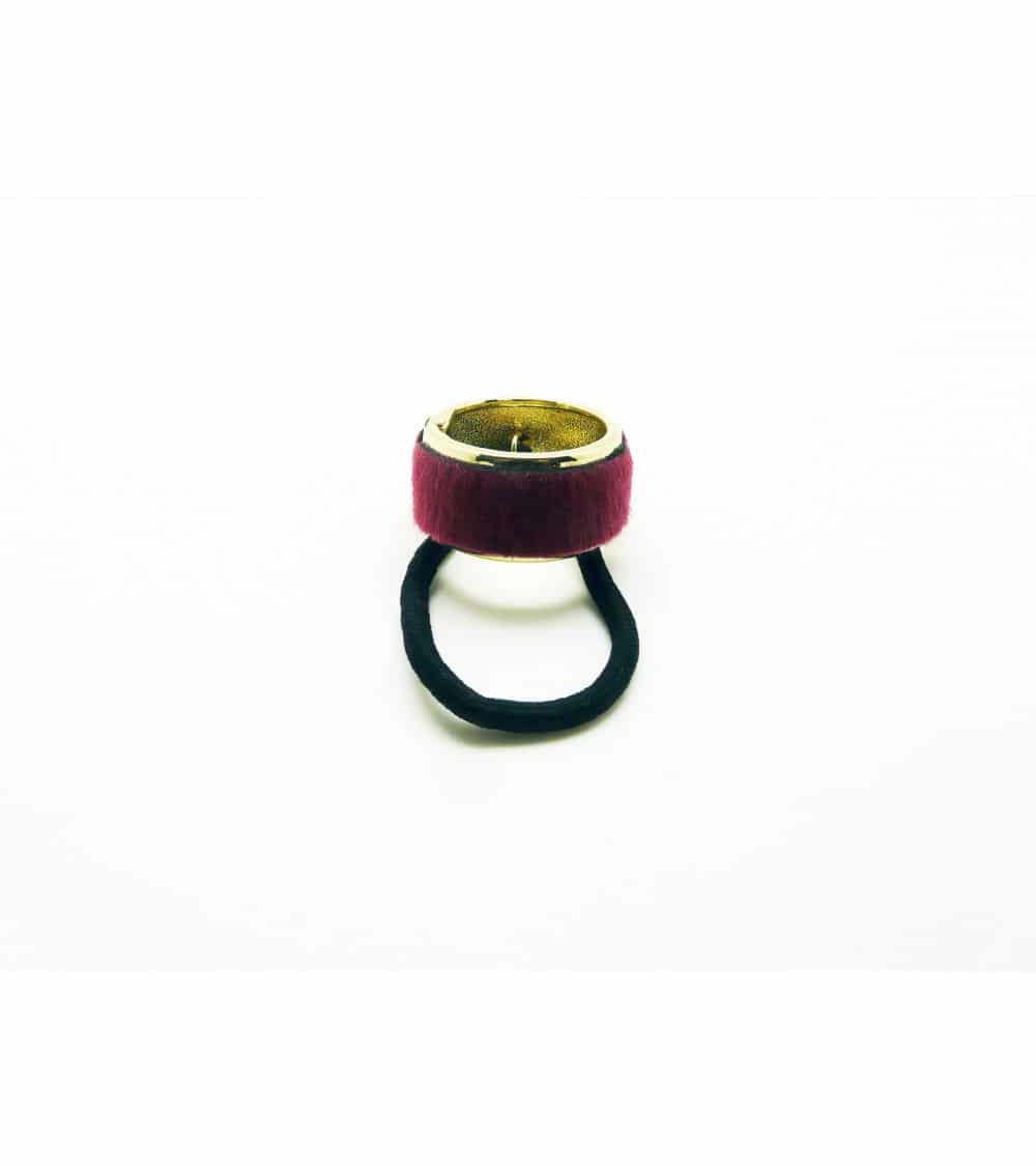 Chouchou élastique avec un anneau en métal doré (diamètre 3 cm) recouvert de fourrure synthétique  bordeaux