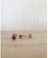Boucles d'oreilles en argent 925/1000 rhodié et oxydes de zirconium rouge 4 griffes, avec poussettes
