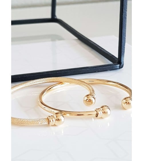 Bracelet rigide ouvert en plaqué or avec à chaque extrémité une boule (diamètre 56 cm)