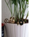 Bague en plaqué or avec un ovale réversible, l'un en émail noir, l'autre en plaqué or