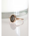 Bague en plaqué or avec une pierre labradorite ovale sertie