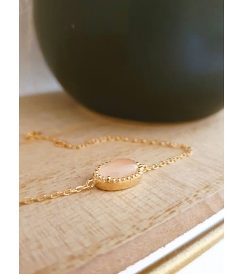 Bracelet en plaqué or avec un ovale en quartz, en longueur 18 cm réglable à 16 cm