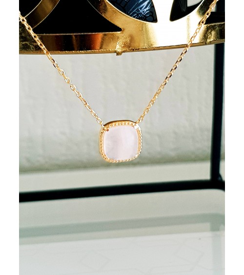 Collier en plaqué or avec un carré en quartz rose, en longueur 45 cm réglable en 42 et 40 cm